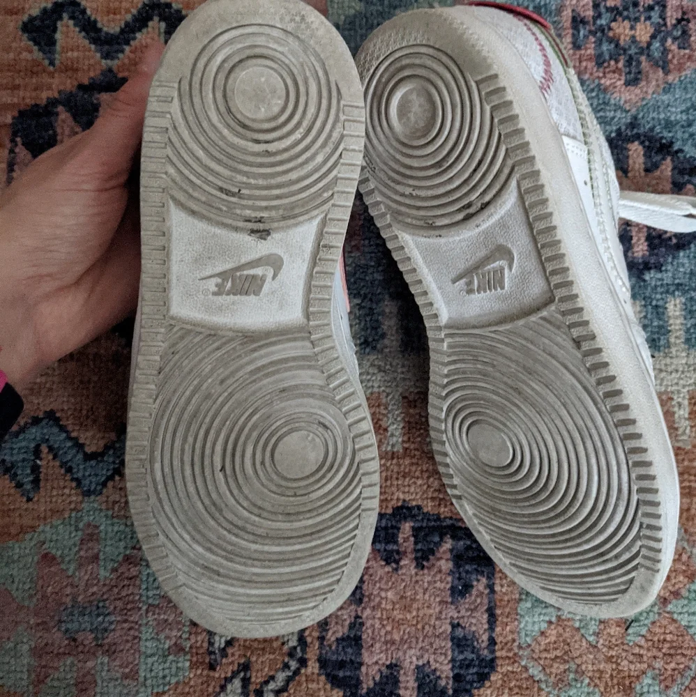 Nike U Complete Me Low Top Shoes - Picture 8 of 9